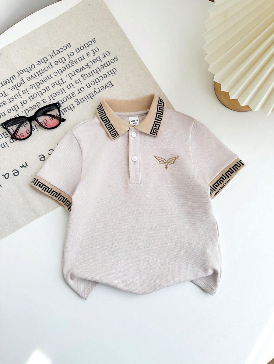 SHEIN Klassisches Poloshirt aus Baumwolle mit Stickerei und Umlegekragen für Kleine Jungen, lässig