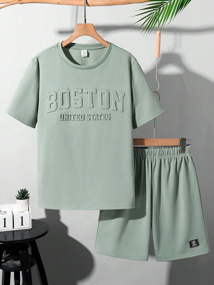 SHEIN Conjunto de 2 piezas para adolescente varón, con camiseta de manga corta con cuello redondo y pantalones cortos con gráfico de letra 3D en relieve, adecuado para ir al trabajo, a la escuela, para uso diario casual y deportes, para primavera/verano