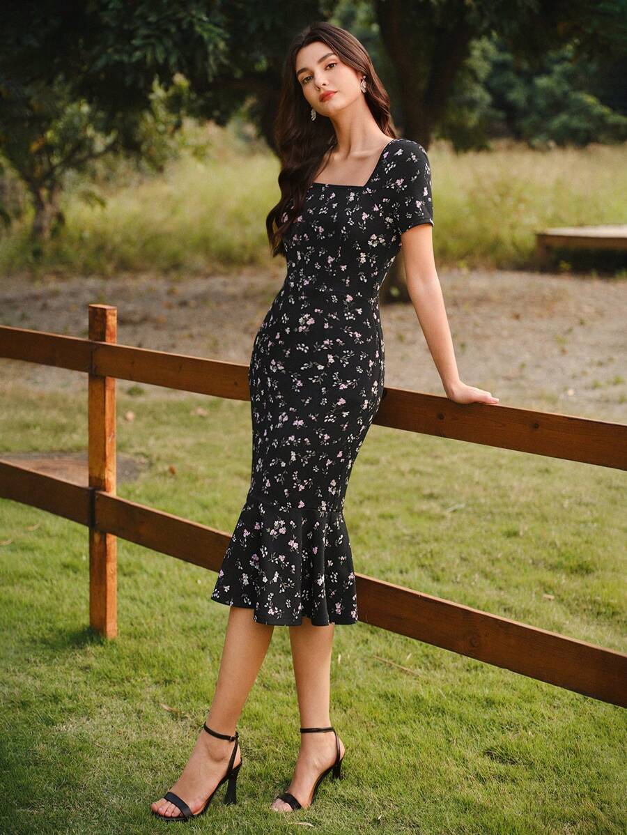 Vintamour Robe d'été élégante vintage à fleurs pour femme, avec manches courtes, col carré et coupe évasée. Tenues de vacances, vêtements d'été pour femme, robe noire, robes d'été pour femme, robes élégantes pour invités de mariage, vêtements d'église pour femme, longues robes pour femme, robe de vacances, vêtements d'été, tenue de croisière, robes de printemps à fleurs