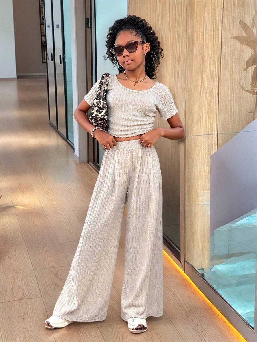 Tween GirlKnitted Pit Strip Slim Fit U-Shaped Collar Side Seam Gathered Short-Sleeved T-Shirt With Processed Word Pleats Loose Wide-Leg Trousers Two-Piece Set, Suitable For Spring And Summer,Back To School,Comfortable And Casual Outing