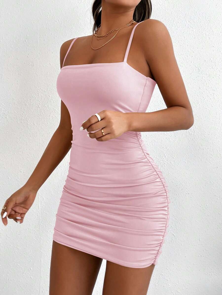 SHEIN VaVaLuxe Vestido de tirantes ajustado fruncido unicolor