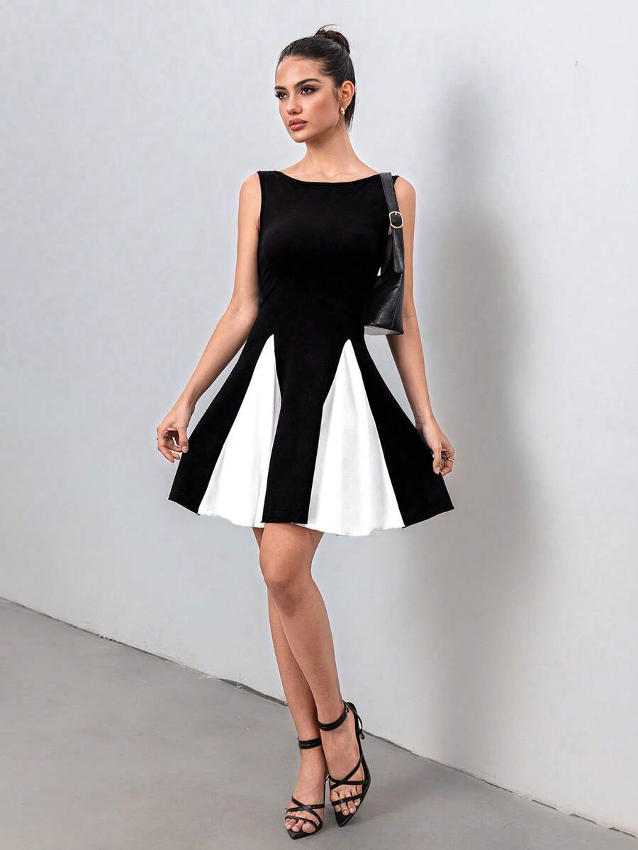 Calvaya Vestido mini con cuello redondo, plisado y de color block (negro y colores) para mujeres