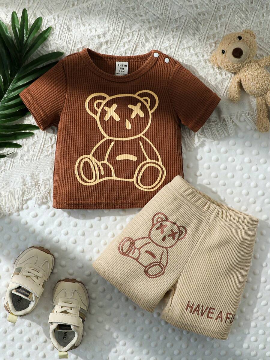 Ensemble de 2 pièces pour bébé garçon, T-shirt à imprimé ours mignon et short blocs de couleurs en tissu nid d'abeille, style casual, matériau doux et confortable, convient pour les vacances, les voyages, l'école, les rassemblements quotidiens, les sports, le printemps/été