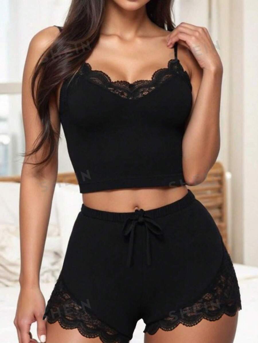 Set de 2 piezas de top de tirantes tipo camiseta y shorts con inserción de encaje liso para mujer