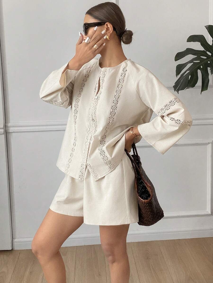 SHEIN Frenchy 2pcs Women Casual Solid Color Floral Embroidery Shirt And Shorts Set