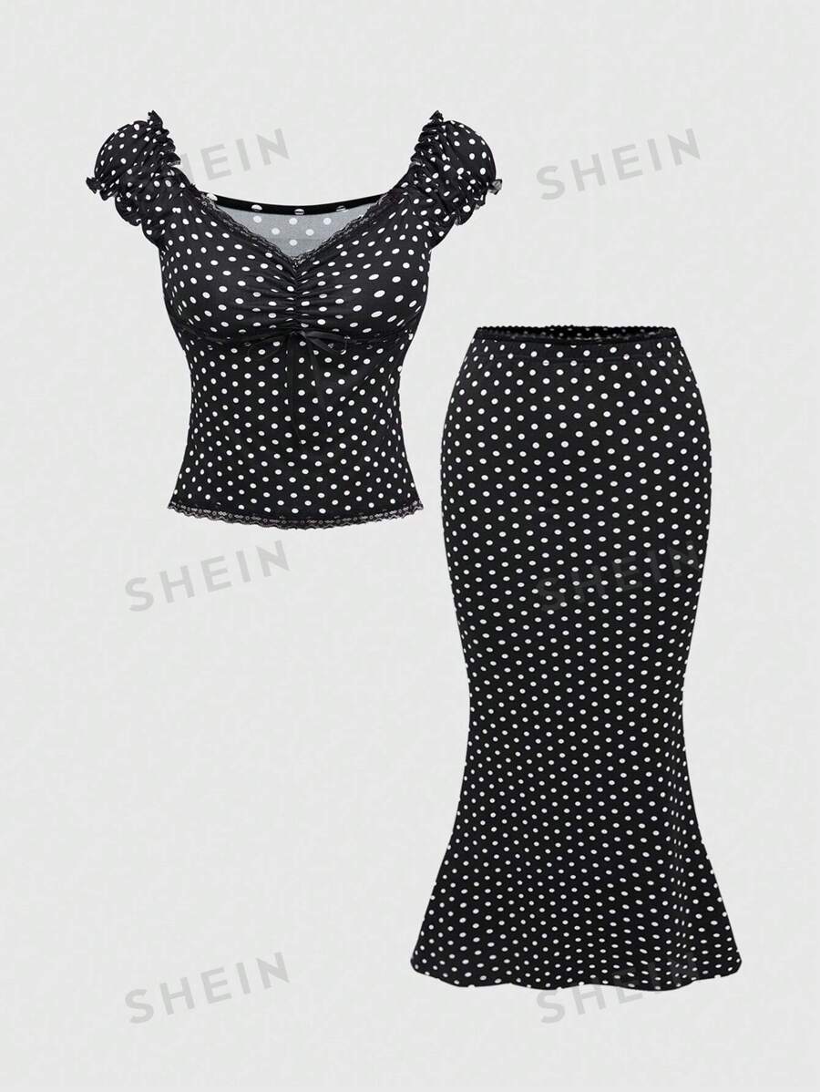 ROMWE Kawaii Top sin mangas con cuello en V, decorado con lazo y paneles de encaje a lunares, y falda a juego. Conjunto de verano versátil y favorecedora para mujer de dos piezas
