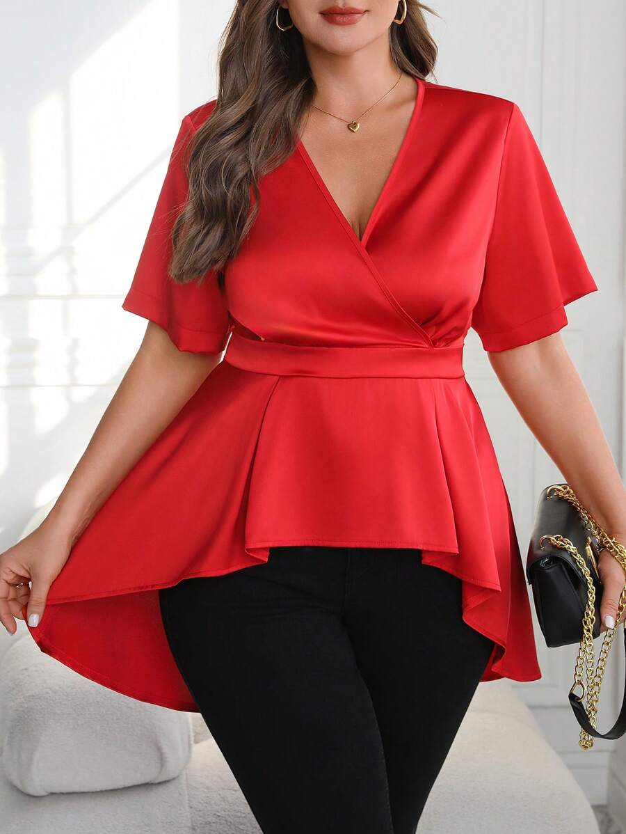 SHEIN Clasi Plus Size Hot-Selling Fabric Bright Red V-Neck Cross-Front Short Sleeve Peplum Design Women Shirt, Able To Flatter Neckline, Suitable For Spring & Summer