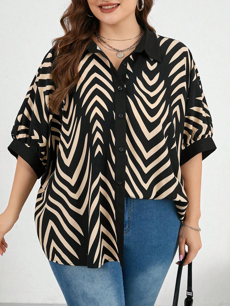 SHEIN Essnce Blusa holgada y cómoda de diario de talla grande para primavera y verano con estampado geométrico, color negro, para mujer. Ideal para uso laboral, vacaciones, ropa informal occidental.