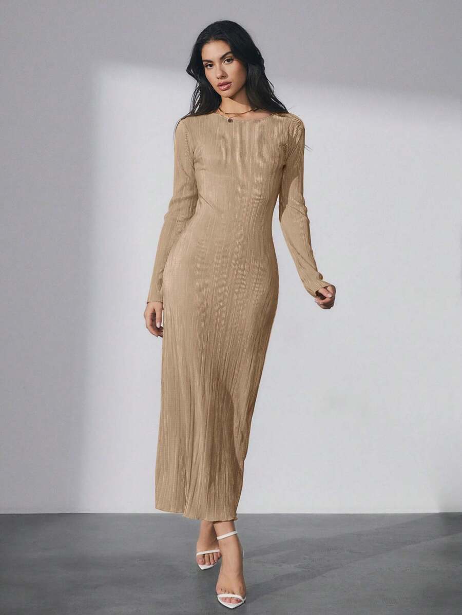 CLARA VERO Robe maxi plissée de qualité en satin, style élégant