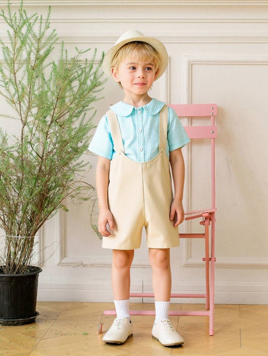 SHEIN Conjunto de 2 piezas para niños pequeños estilo caballero británico con pantalón con tirantes - Camisa a cuadros + pantalones cortos con tirantes, look elegante para la escuela en primavera/verano