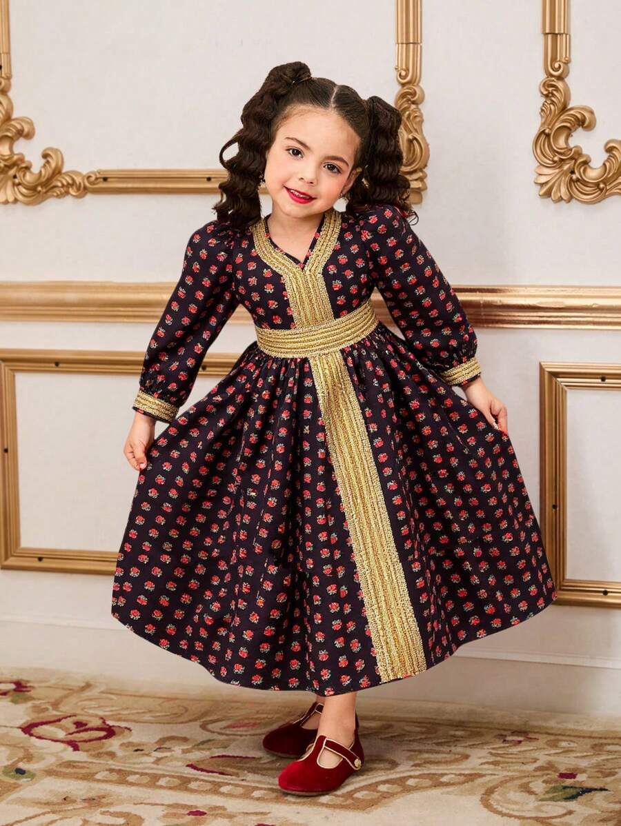Vestido largo con mangas largas y fondo negro con diseño de rosa y fresa con acabado de encaje, para primavera/verano