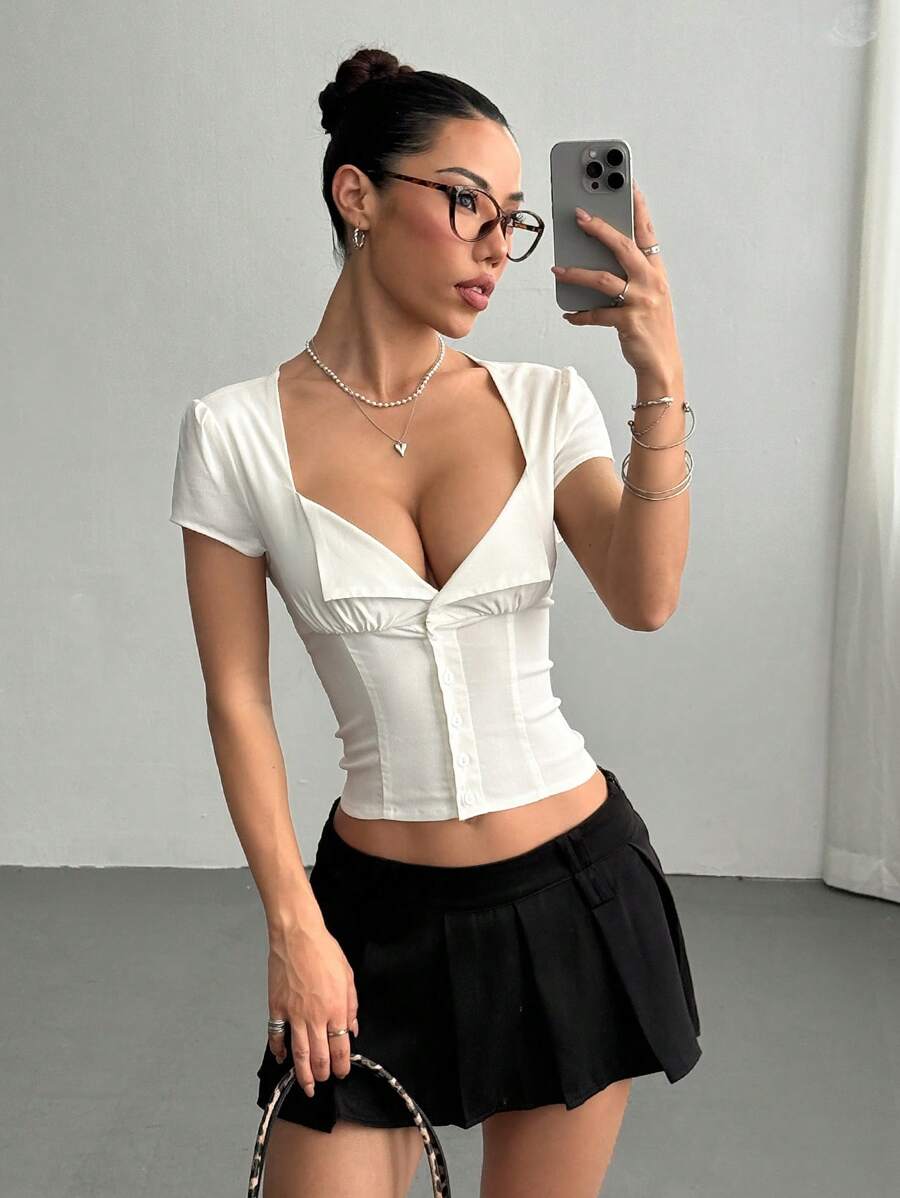 Flirla Femmes Blouse décontractée polyvalente quotidienne à couleur unie avec plis sur la poitrine et boutonnée, manches courtes, printemps/été