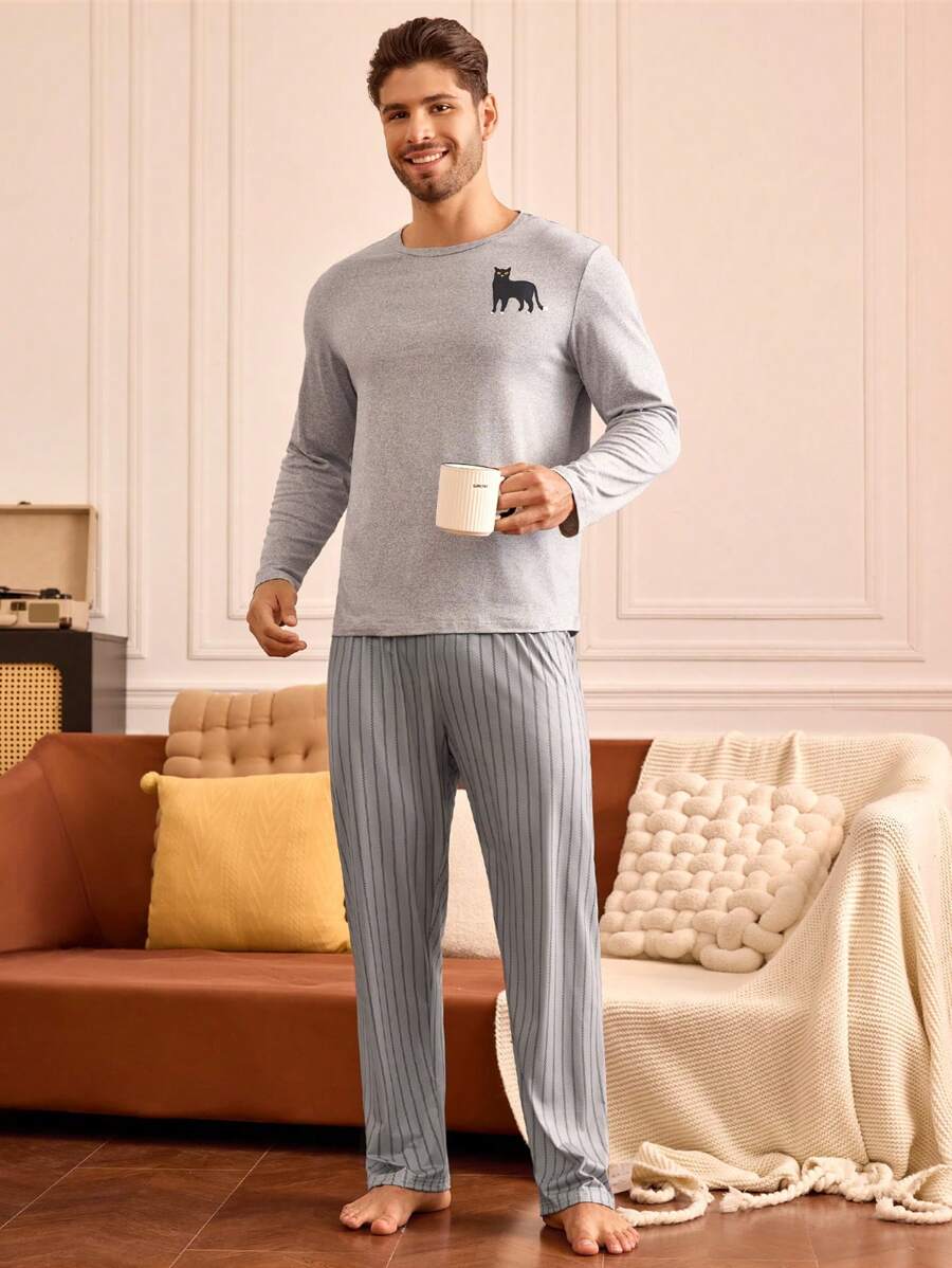 Conjunto de pijama para hombre con parte superior de manga larga con estampado de gatos y pantalón largo a rayas