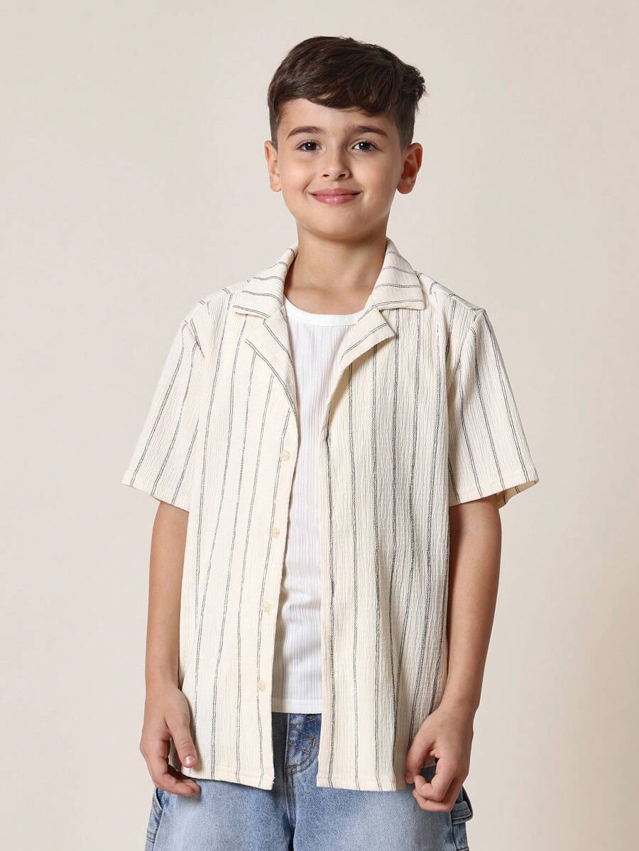 SUMWON Camisa casual con botones para jóvenes de manga corta, con textura de rayas, para verano, primavera, vacaciones, resort, campamento, estilo moderno clásico y colegial