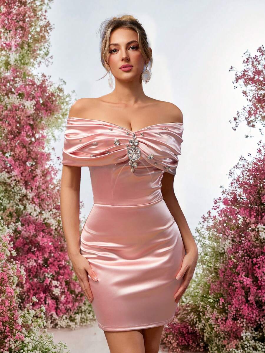 SHEIN Belle Elegancki, romantyczny, różowy, satynowy, elastyczny, odsłaniający ramiona, marszczony, zdobiony kryształkami, dopasowany w talii, dopasowany krój, krótki fason, skromny ubiór Strój damski/festiwalowy/koncertowy Strój damski/karnawałowy Strój festiwalowy/karnawałowy/wiosna/lato, sukienka na randkę/urodziny/imprezę koktajlową, sukienka dla gościa weselnego