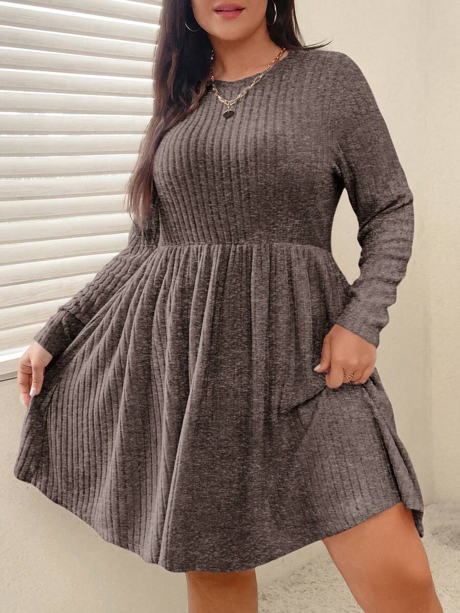 SHEIN Essnce Plus Size Women Solid Color Round Neck Long Sleeve Ribbed Casual Dress For Autumn