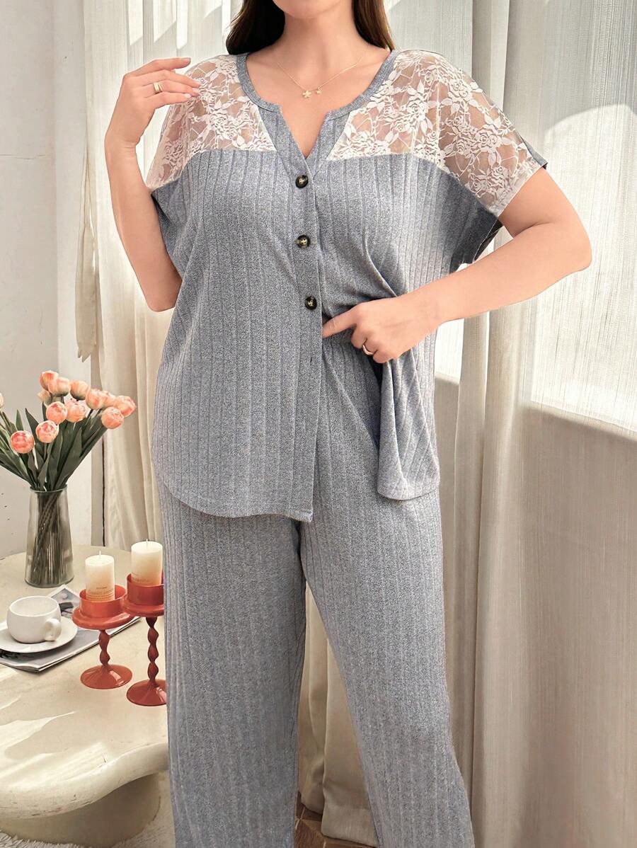 Conjunto de pijama de pantalón corto y blusa de punto acanalado con aplicación de encaje en talla grande