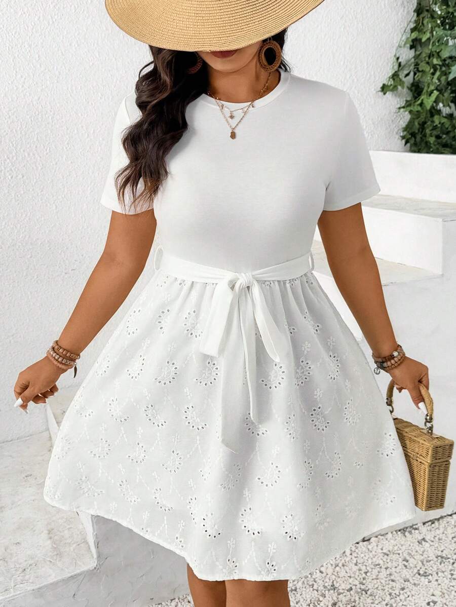 SHEIN Frenchy Plus Size Geborduurde Getailleerde A-lijn Casual Vakantie Midi-jurk
