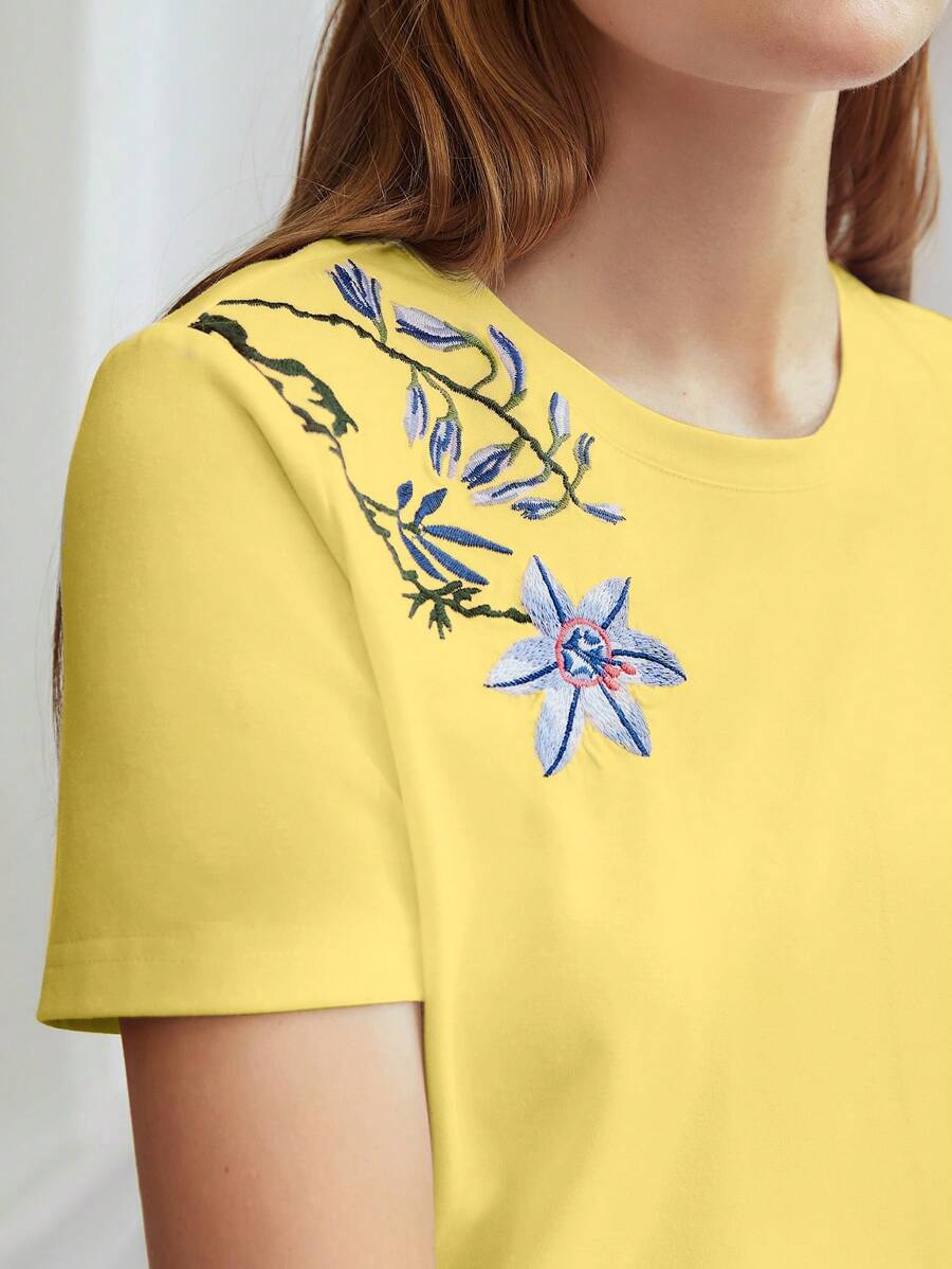MOTF PREMIUM FLOWER EMBROIDERY SHORT SLEEVE T-SHIRT