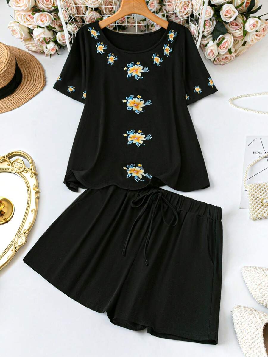 SHEIN LUNE 2pcs/Set Plus Size Women Localized Graphic Comfy Crop Top And Casual Shorts