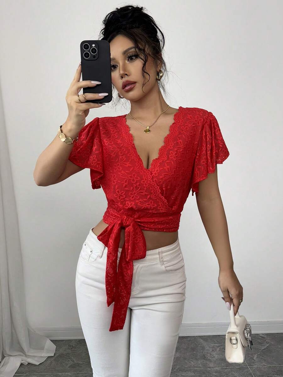 Calvaya Vrouwen Elegante Rode Kant Criscross V-hals Strik Voorkant Ruffle Mouw Blouse Top