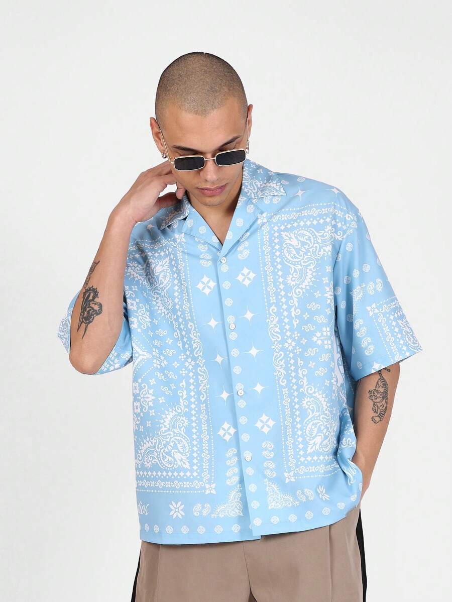 SUMWON Camisa de diseñador estilo resort con estampado de pañuelo, corte relajado, abotonada, de uso casual, para vacaciones, playa, verano, primavera, estilo hawaiano, ropa urbana, para festivales y fiestas