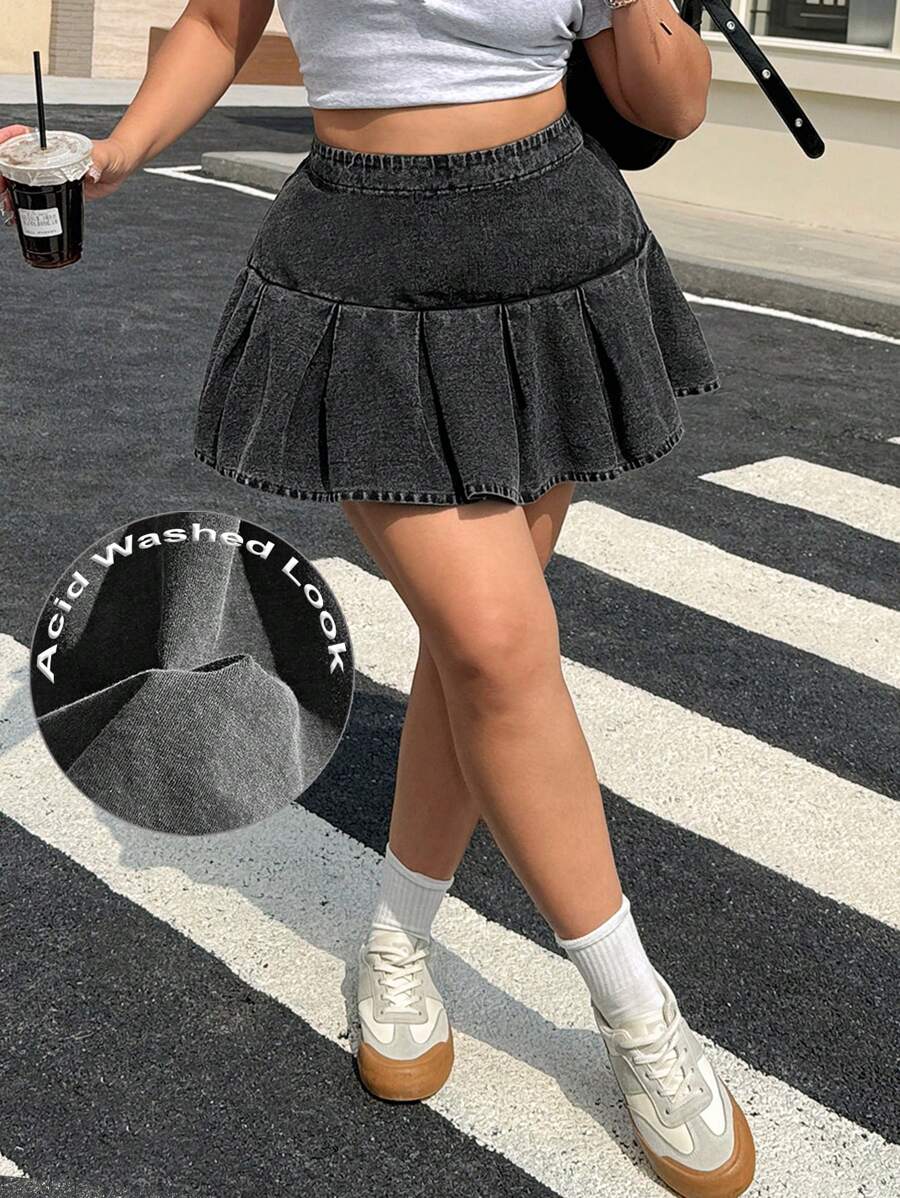 SHEIN EZwear Plus Size Women Czarna plisowana krótka spódnica casualowa o kroju litery A