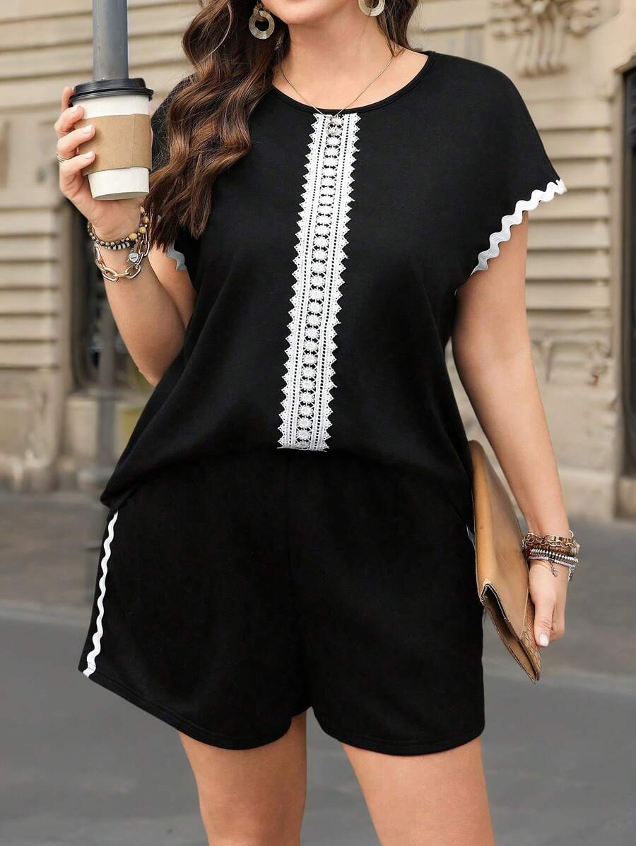 SHEIN LUNE 2 stuks/set casual contrasterende kanten rand ronde hals T-shirt en shorts, plus size vrouwen