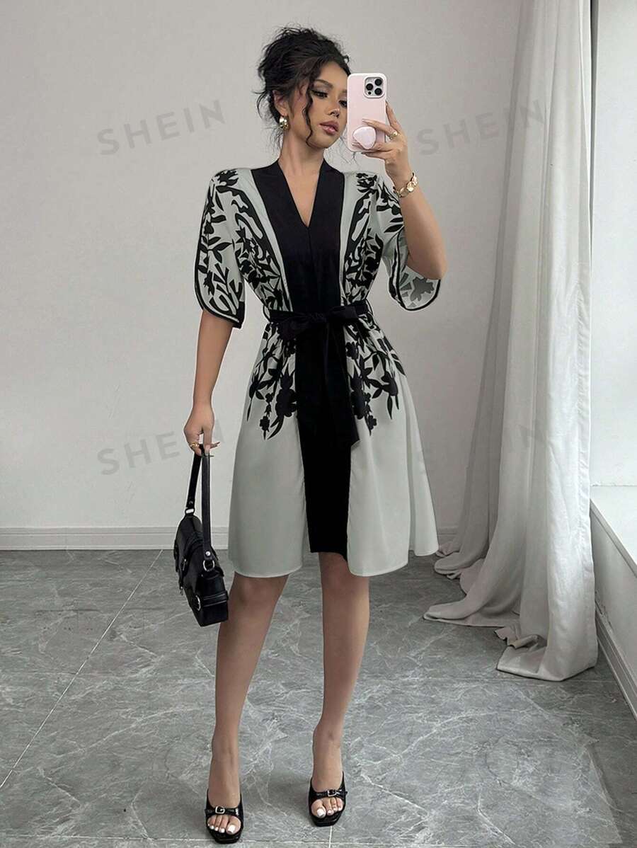 Chiquease Vestido corto mini estampado con manga corta, cuello en V y cintura anudada, en colores negro y albaricoque, para primavera/verano