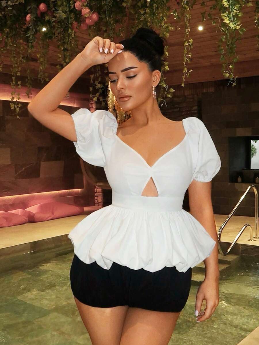 SHEIN SXY Rein weißes Top mit quadratischem Kragen und Puff-Saum, 3D Blumen Metalldekor vorne, Laternenärmel, vielseitig einsetzbar für Lässig Outings, Dates, Gartenfeste, Zusammenkünfte, Geburtstage, Feiertage, Urlaub