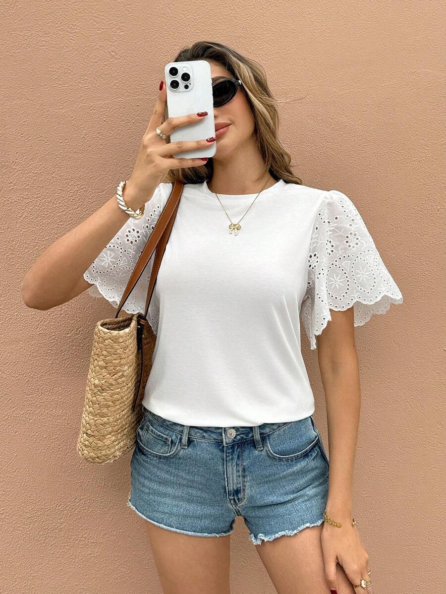 SHEIN Frenchy Eenvoudig Frans T-shirt met korte mouwen en borduurwerk, effen wit, eenvoudig en modieus, geschikt voor zomerkleding, zomeroutfits voor vrouwen, vakantie-outfits, grafische T-shirts voor dames, boho-kleding voor dames, schattige zomertopjes, geborduurde top