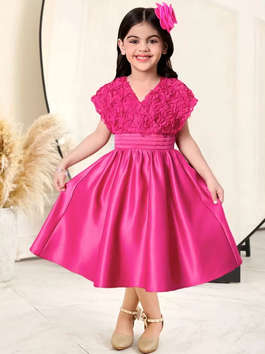 SHEIN Vestido DRMZ para niñas jóvenes, sin mangas, de color liso con cuello en V y decoración de flor de rosa 3D en color borgoña. Vestido elegante, dulce y a la moda, perfecto para fiestas, vacaciones y cumpleaños. Ideal para hacer conjunto a juego con la familia, la mamá y las hermanas.