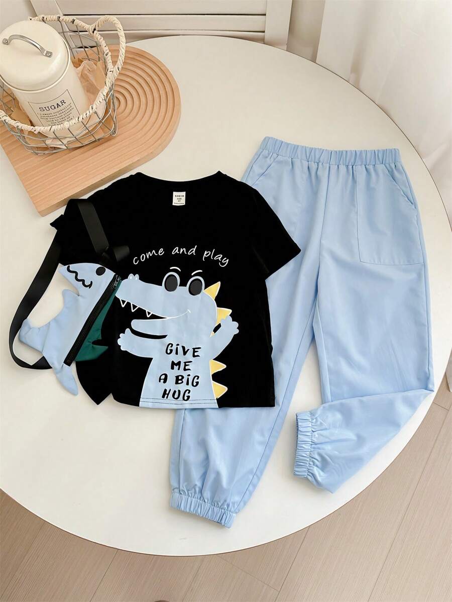 Young Boy Summer Outfit Boy Cute & Comfy Dinosaur Print Short Sleeve Round Neck Top, Woven Drawstring Pants, Dinosaur Shaped Crossbody Bag Set, Suitable For Outings, Parties, Street Photography