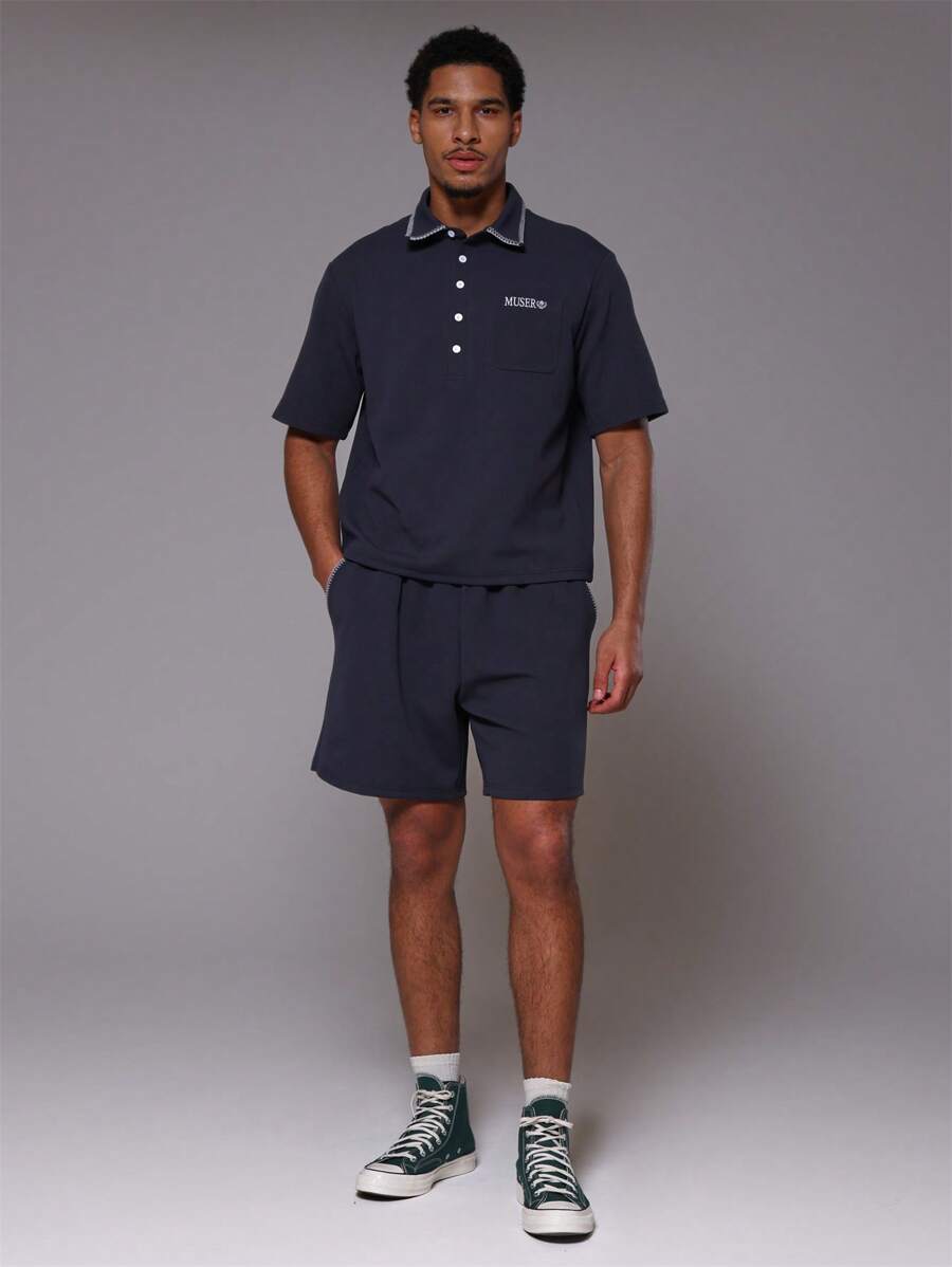 SHEIN X ELOISA & ORSON Musero Pantalones cortos para hombre con dobladillo en los bolsillos y cintura elástica