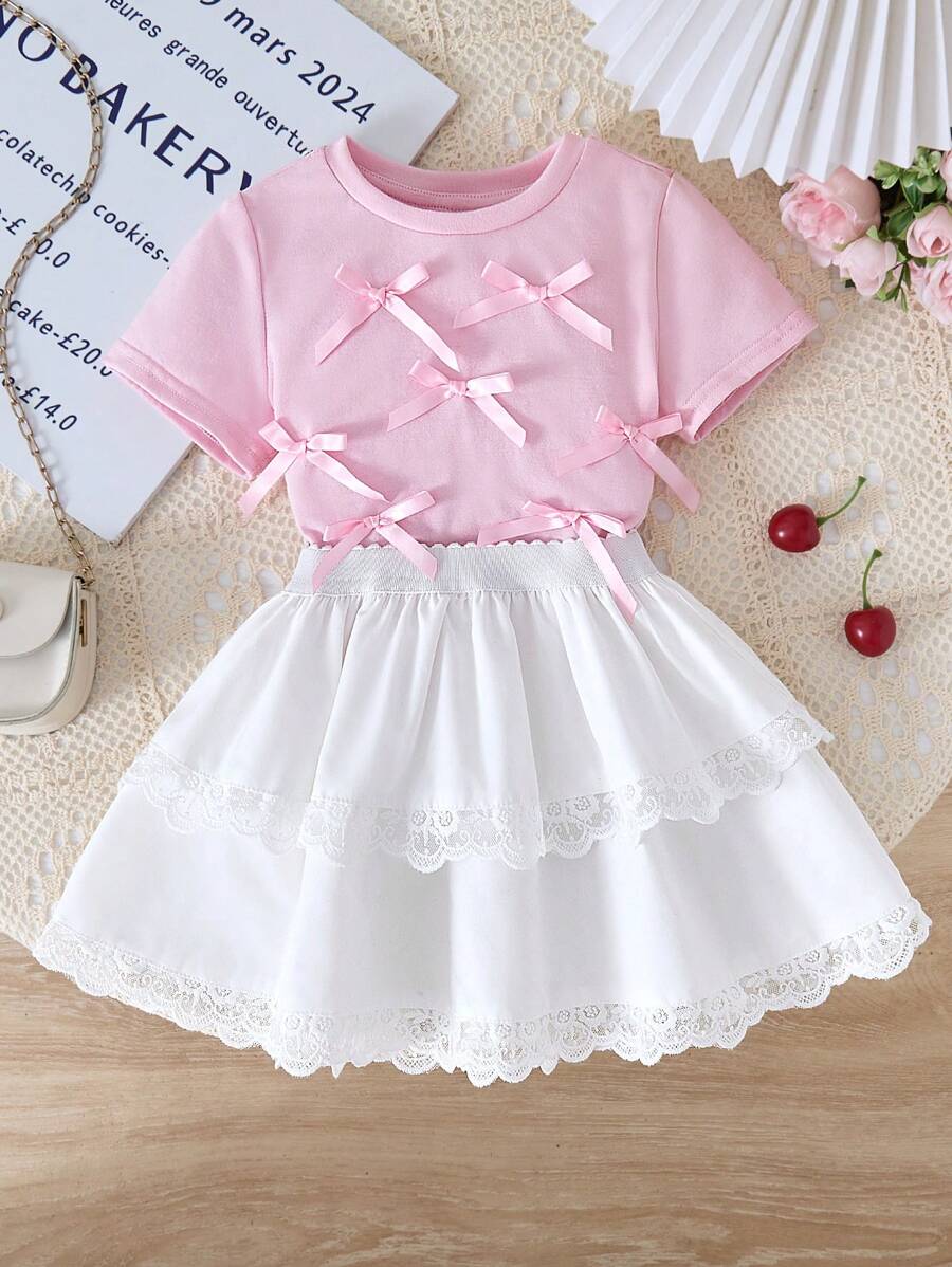 SHEIN Conjunto de blusa de punto de unicolor con decoración de moño y falda acampanada con volantes de encaje para niñas bebé, look casual y dulce para primavera/verano