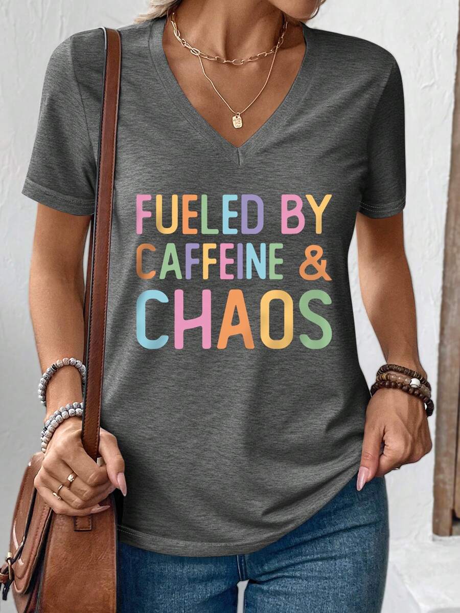 SHEIN LUNE Camiseta de manga corta con cuello en V, informal, de tallas grandes para mujeres, con estampado de letras inspiradas en la cafeína de diseño sencillo y colorido