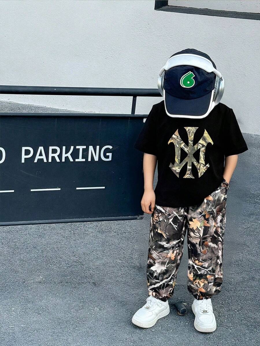 SHEIN Conjunto de 2 piezas para niños jóvenes con pantalones cortos y pantalones cargo de estilo casual con estampado de camuflaje de ramas, ropa cómoda para ir al colegio, diario, deportes al aire libre, apto para primavera/verano, gran valor