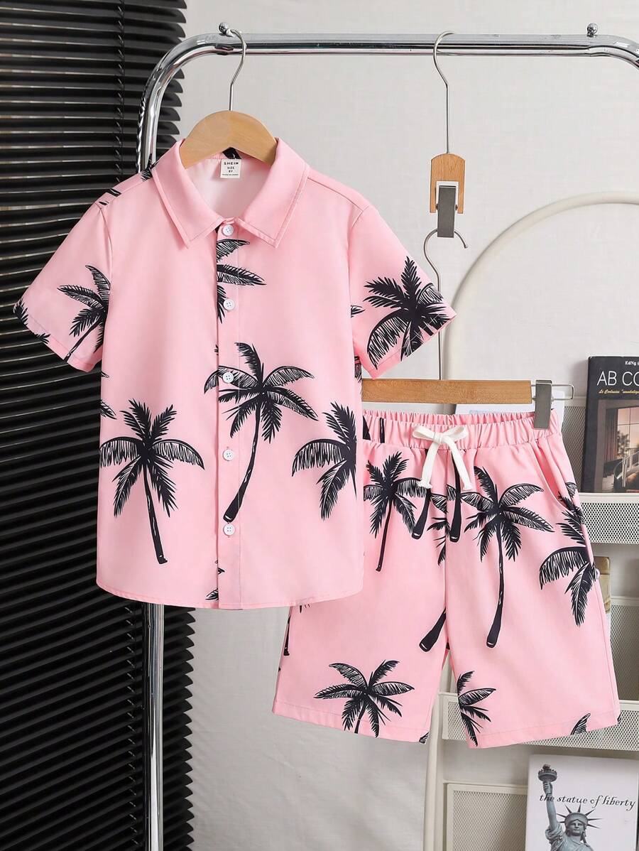 SHEIN Set de 2 piezas de camisa tipo polo de punto acanalado y shorts para niño preadolescente de vacaciones