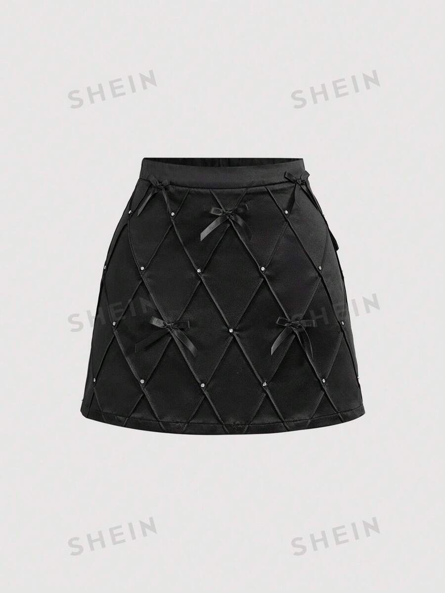 SHEIN MOD Falda acampanada con acento de lazo con tachas en estampado de cuadros
