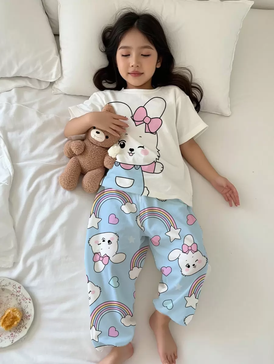 Completo casual casalingo per ragazza pre-adolescente, composto da maglietta a maniche corte e pantaloni, con design carino di coniglio e fiocco, colore azzurro, adatto per l'estate