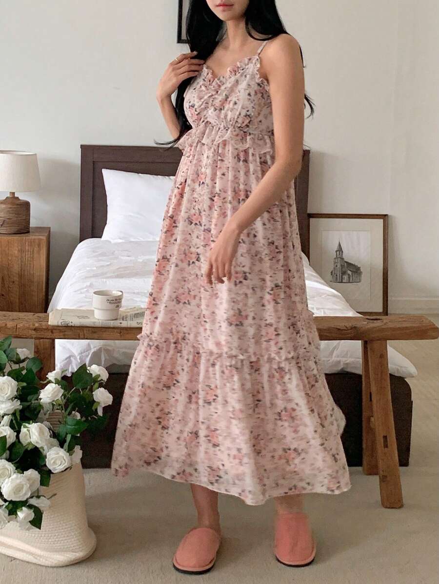 DAZY Vestido de tirantes con volantes y estampado floral delicado por toda la prenda, estilo romántico para mujeres
