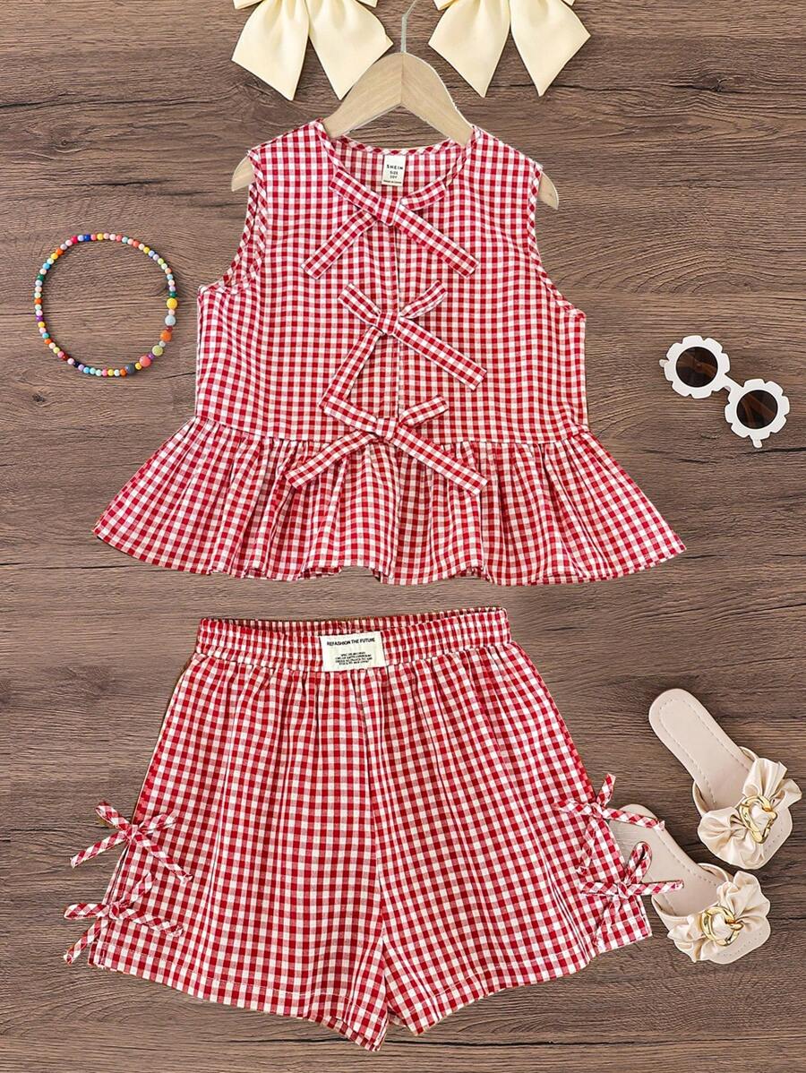 SHEIN Conjunto de 2 piezas de blusa sin mangas con decoración de lazo y dobladillo con volantes a cuadros rojos y blancos, y shorts casuales para niñas preadolescentes, adecuado para primavera/verano, salidas diarias, viajes de primavera, vuelta al colegio