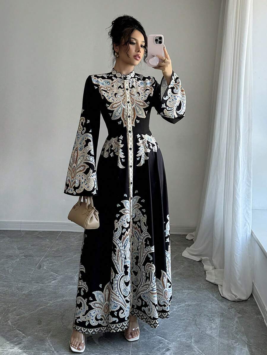 Calvaya Elegante abito con maniche a zampa e stampa paisley