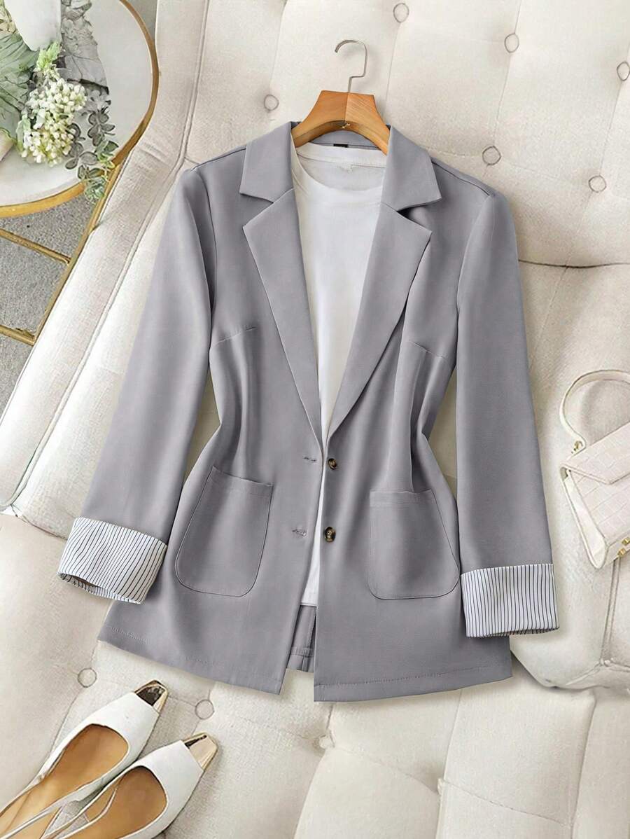 Regalyn Chaqueta de mujer de talla grande de primavera/verano con estampado a rayas de tela tejida, de cuello solapa, manga larga y parches. Elegante y casual, con un ajuste cómodo para todo tipo de ocasiones como Año Nuevo, festivales de música, San Valentín, Acción de Gracias, Navidad, Halloween, Pascua, carnavales, reuniones informales, vacaciones en la playa, picnics en el parque, ir de compras, etc. Tela de calidad, estilo distintivo, alta relación calidad-precio.