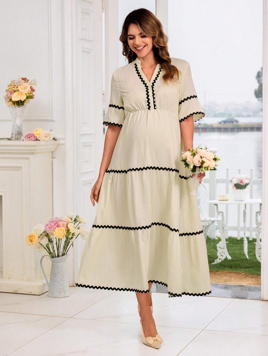 SHEIN Vestido midi de embarazo con cuello en V, mangas cortas, parches y tirantes con ondas
