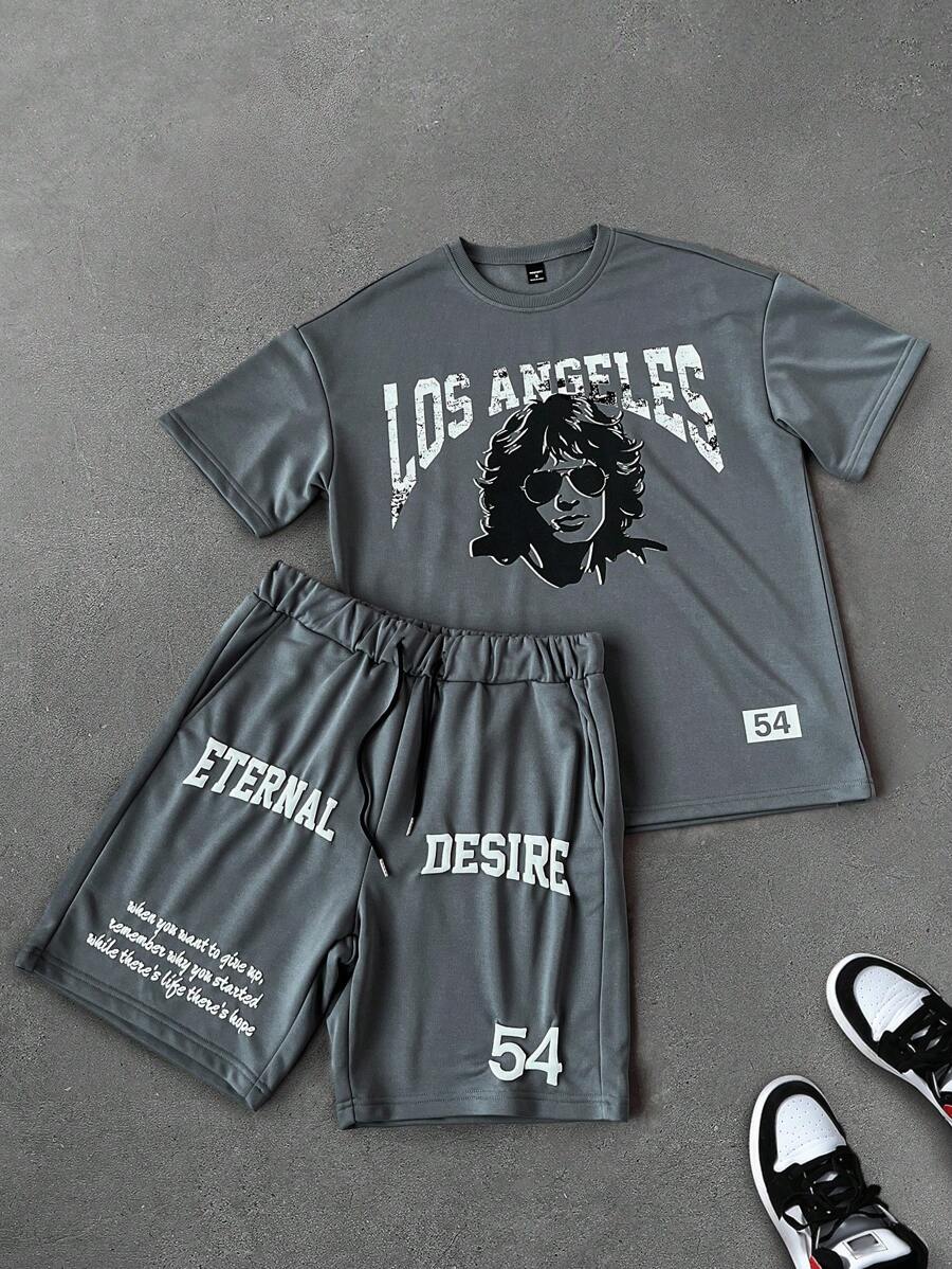 Manfinity EMRG Conjunto de camiseta de manga corta casual y pantalones cortos con estampado de retrato y letra para hombres, convirtiéndolo en una excelente idea de regalo para novios o esposos. Conjunto de camiseta INS madura y casual para hombres, con un estilo de rock retro como tema, impreso con retratos de personajes clásicos y patrones de fuente, combinado con números simples y elementos en inglés. El estilo general es fresco y a la moda, adecuado para deportes al aire libre y ocasiones de ocio.