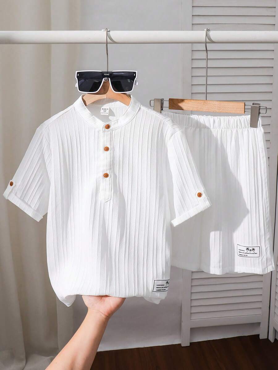 SHEIN LMoss Kids Tween Boy Leisure Vacation Korean Collar Half-Zip Short Sleeve Pullover Top With Patches & Woven Wave Print Shorts 2 Pieces Set
