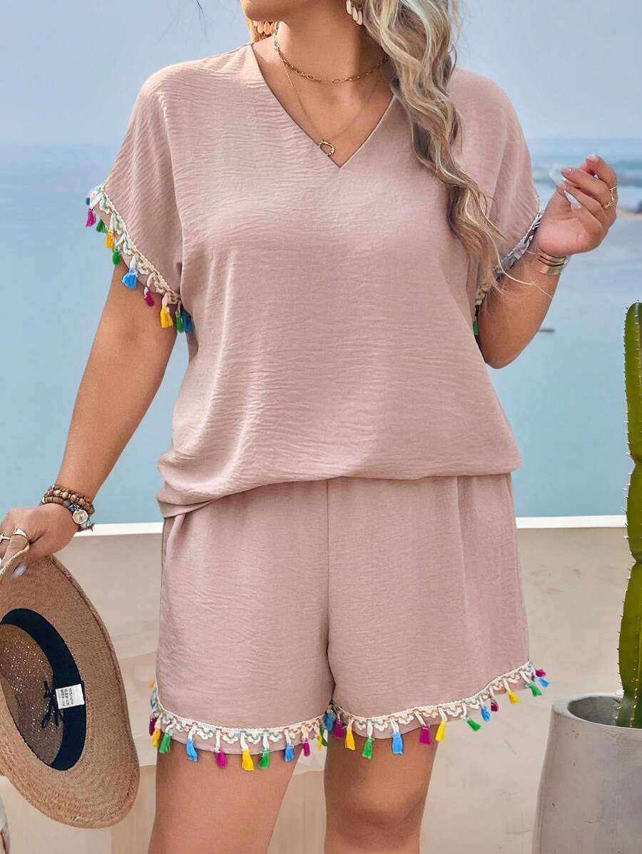 SHEIN LUNE Plus Size Solid Color V-Neck Shirt With Fringed Cuffs & Waist-Cinched Shorts With Fringed Hem, Casual Holiday Music Festival 2 Pieces Set, Spring/Summer