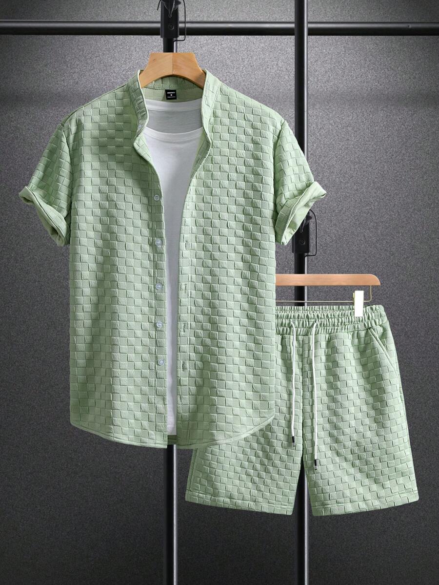 Manfinity Homme Herren Set aus einfarbigem strukturiertem Kurzarmhemd und Shorts