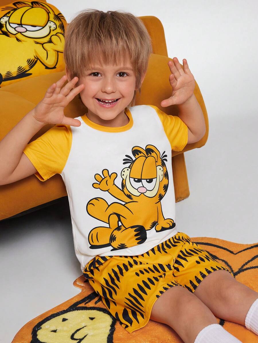 GARFIELD X SHEIN Young Boy 2pcs/Set Cute Cartoon Print T-Shirt And Allover Print Shorts Pajama Set, Suitable For Spring And Summer